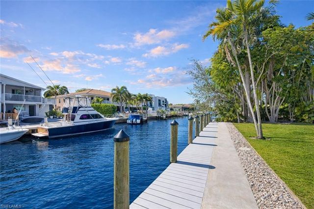 1686 Blue Point AVE # B5, Naples, FL 34102