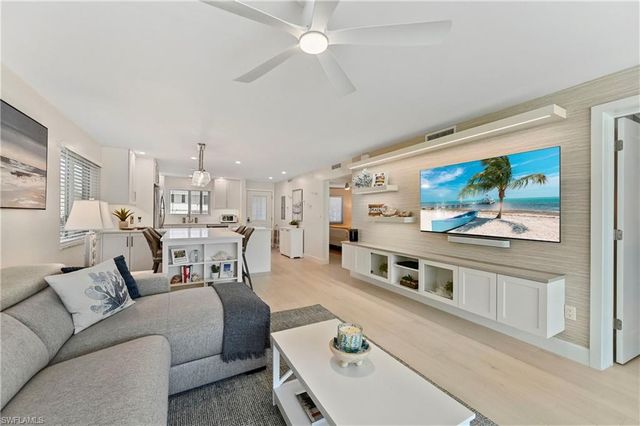 1686 Blue Point AVE # B5, Naples, FL 34102