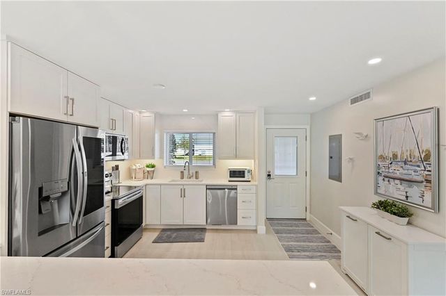 1686 Blue Point AVE # B5, Naples, FL 34102