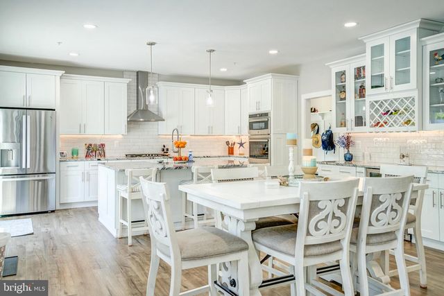 8331 WOODLAND RD, Pasadena, MD 21122