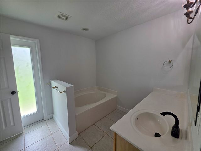 5230 Compass Pointe Circle, Vero Beach, FL 32966