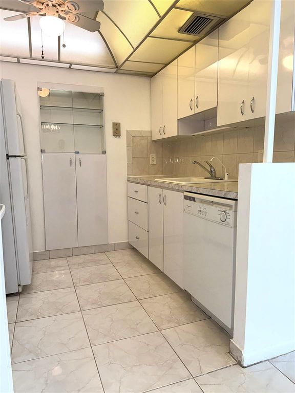 111 Briny Avenue 806, Pompano Beach, FL 33062