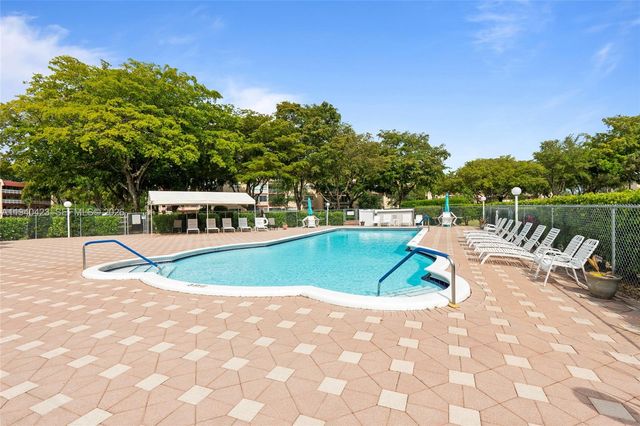 1020 Country Club Dr 206, Margate, FL 33063