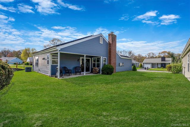 1 Avon Court, Ridge, NY 11961
