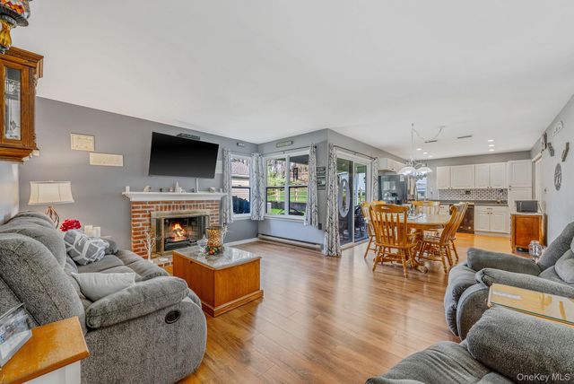 1 Avon Court, Ridge, NY 11961