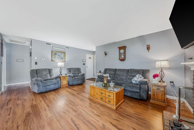 1 Avon Court, Ridge, NY 11961