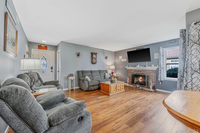 1 Avon Court, Ridge, NY 11961