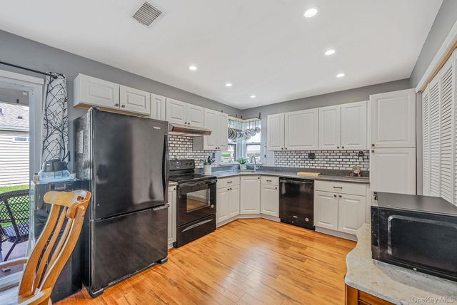 1 Avon Court, Ridge, NY 11961