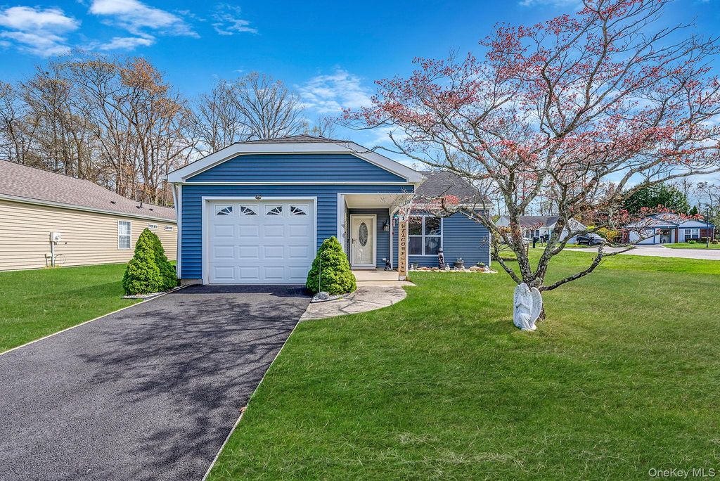 1 Avon Court, Ridge, NY 11961