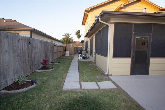 7613 Neches Dr, Corpus Christi, TX 78414