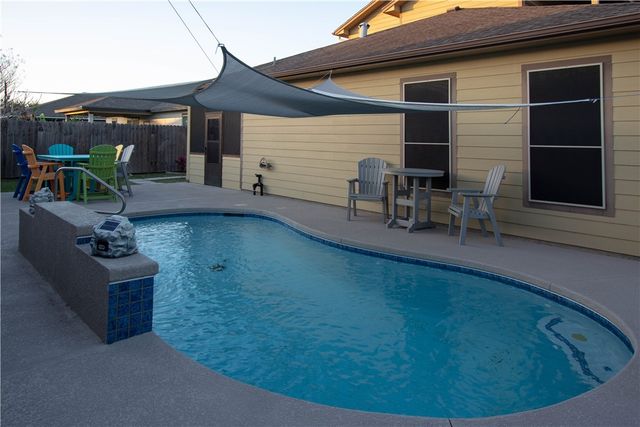 7613 Neches Dr, Corpus Christi, TX 78414