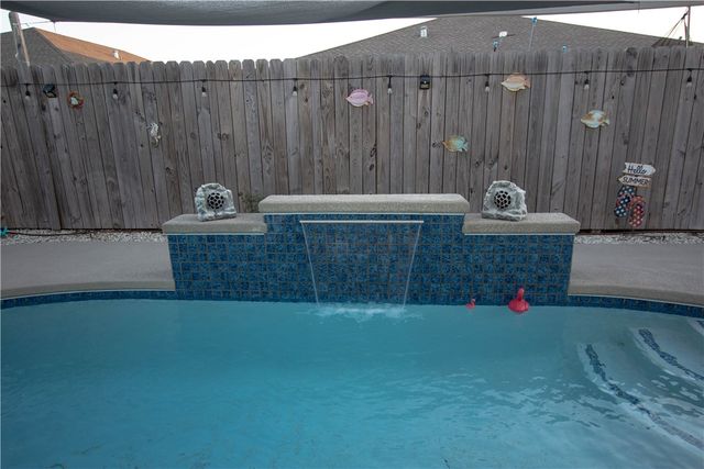 7613 Neches Dr, Corpus Christi, TX 78414