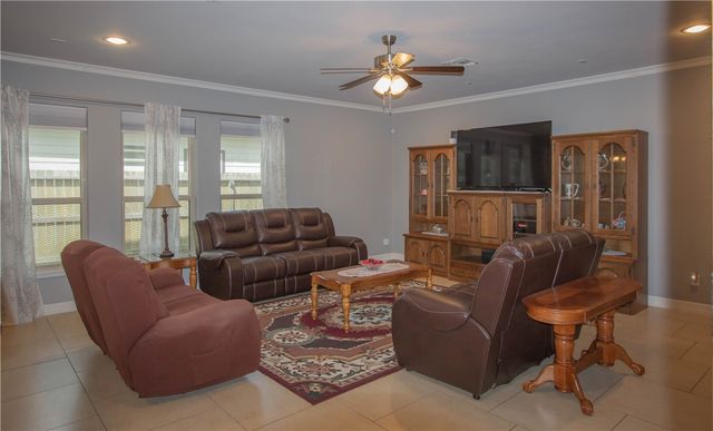 7613 Neches Dr, Corpus Christi, TX 78414