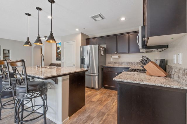 1853 Madalyn Avenue, Tulare, CA 93274