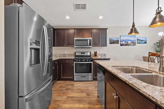 1853 Madalyn Avenue, Tulare, CA 93274