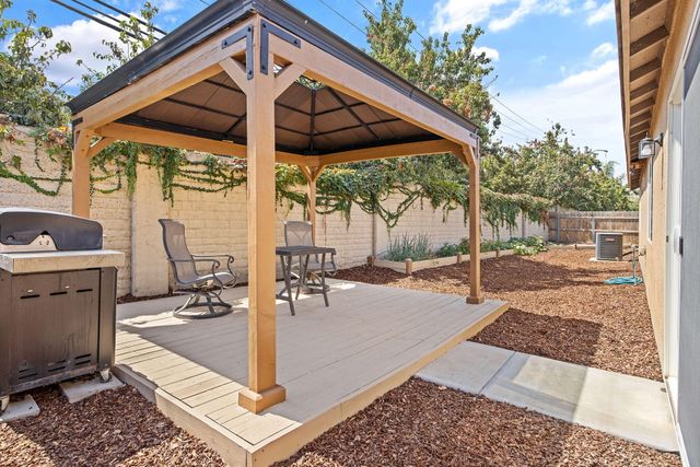 1853 Madalyn Avenue, Tulare, CA 93274