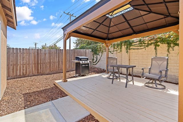 1853 Madalyn Avenue, Tulare, CA 93274