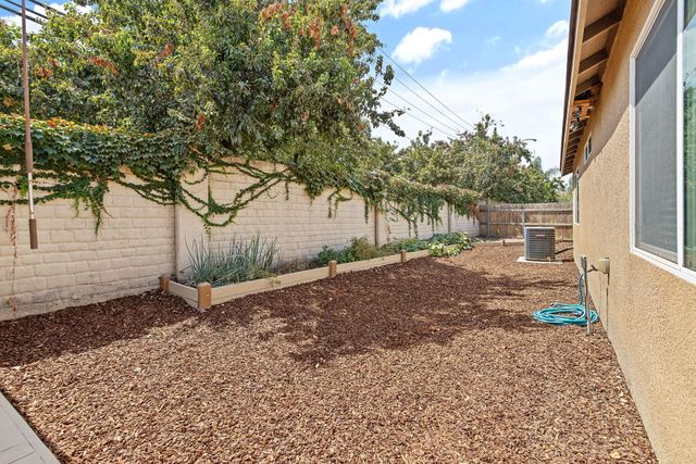 1853 Madalyn Avenue, Tulare, CA 93274