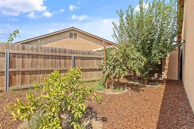 1853 Madalyn Avenue, Tulare, CA 93274