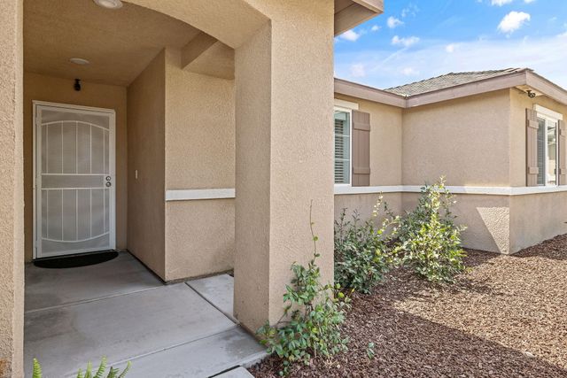 1853 Madalyn Avenue, Tulare, CA 93274