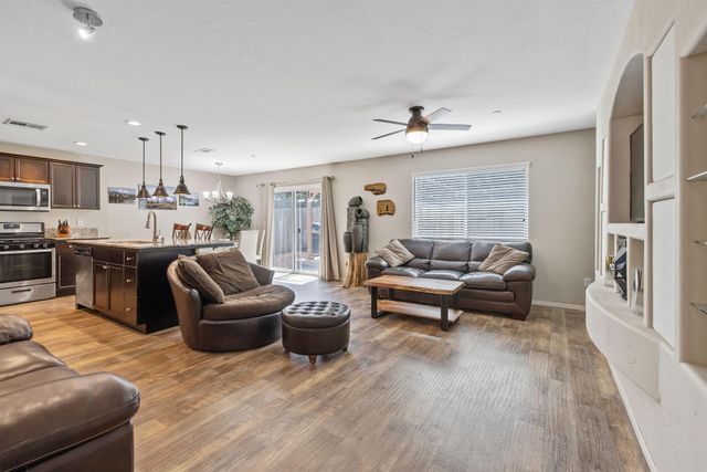 1853 Madalyn Avenue, Tulare, CA 93274