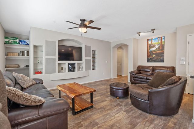 1853 Madalyn Avenue, Tulare, CA 93274