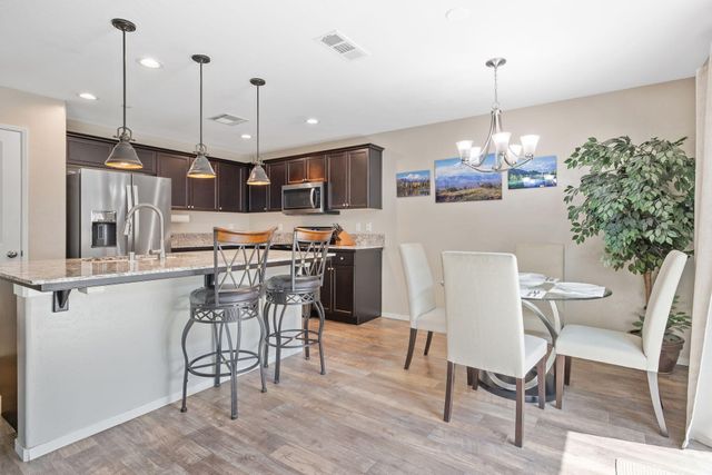 1853 Madalyn Avenue, Tulare, CA 93274