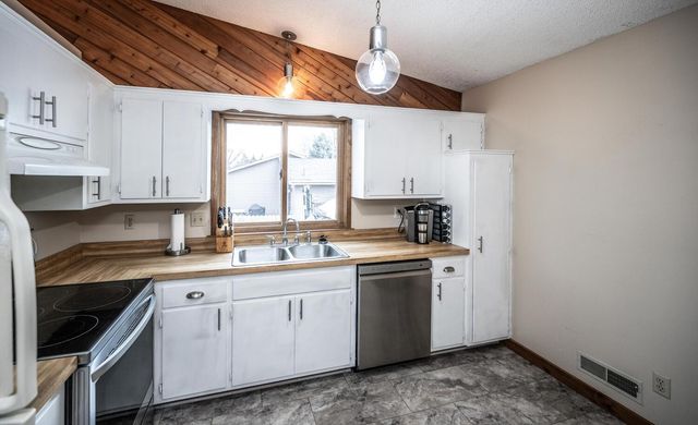 10512 Quebec Road, Bloomington, MN 55438