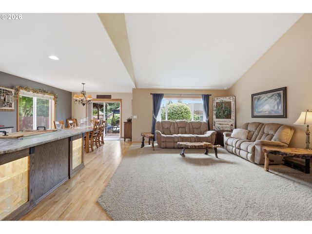 13330 SQUIRE Dr, Oregon City, OR 97045