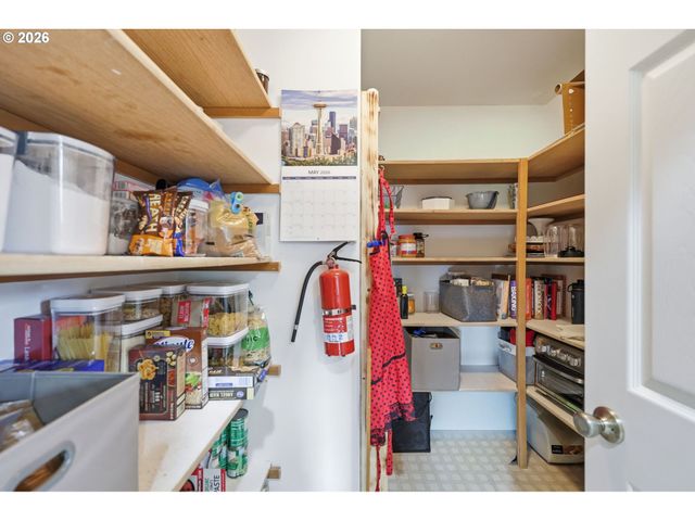 13330 SQUIRE Dr, Oregon City, OR 97045