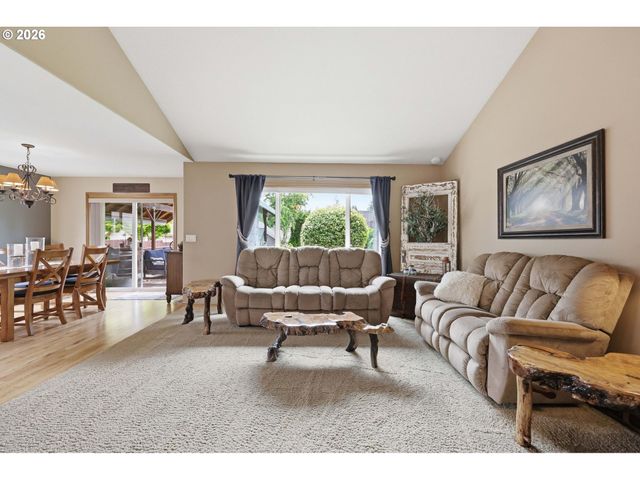 13330 SQUIRE Dr, Oregon City, OR 97045