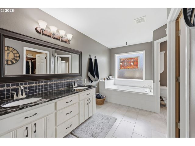 13330 SQUIRE Dr, Oregon City, OR 97045