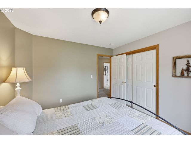 13330 SQUIRE Dr, Oregon City, OR 97045