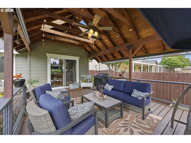 13330 SQUIRE Dr, Oregon City, OR 97045