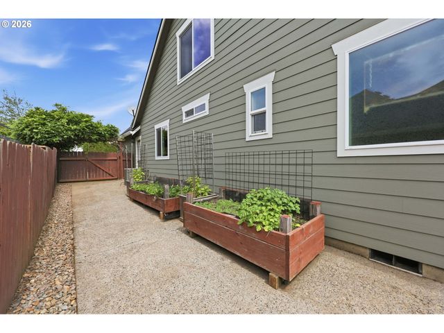 13330 SQUIRE Dr, Oregon City, OR 97045