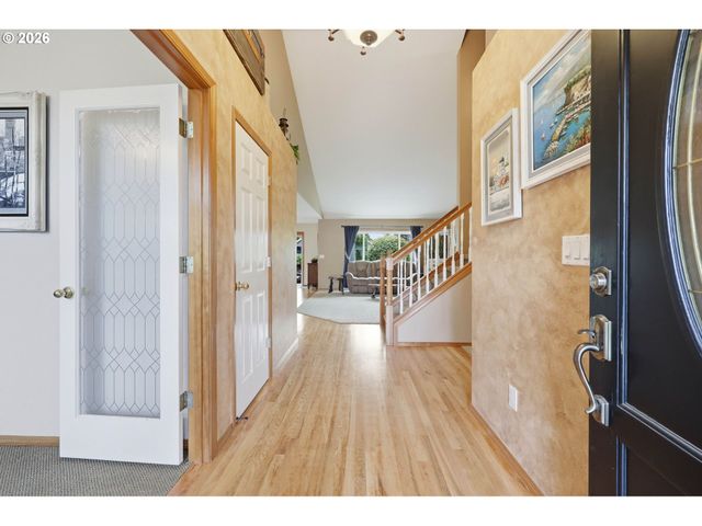 13330 SQUIRE Dr, Oregon City, OR 97045