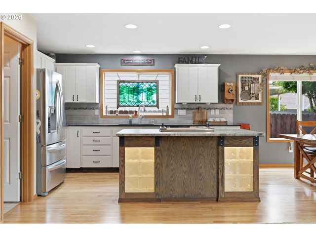 13330 SQUIRE Dr, Oregon City, OR 97045
