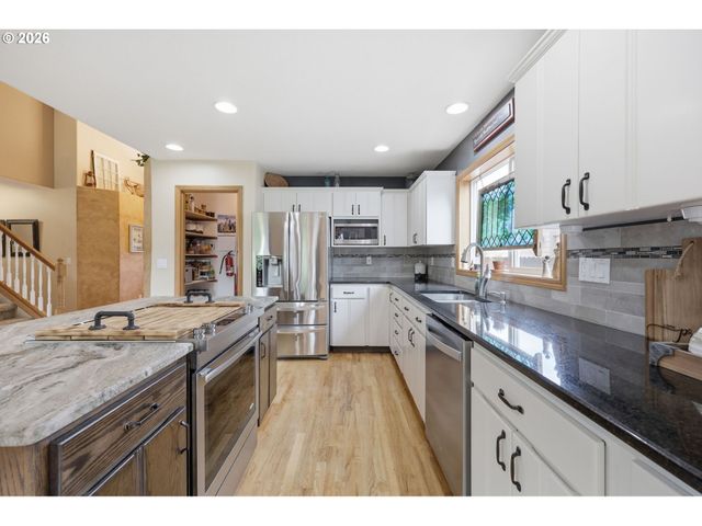 13330 SQUIRE Dr, Oregon City, OR 97045