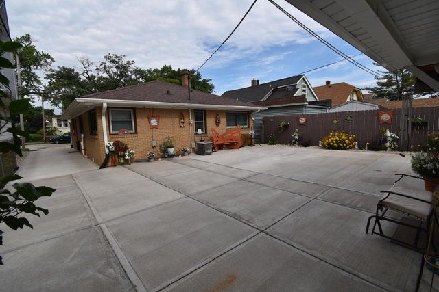 609 Blaine AVENUE, Racine, WI 53405