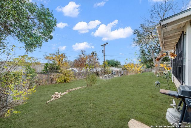 3923 Longridge Dr, San Antonio, TX 78228