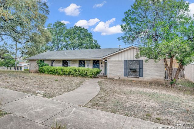 3923 Longridge Dr, San Antonio, TX 78228