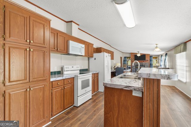 1298 Lee Road, Pembroke, GA 31321