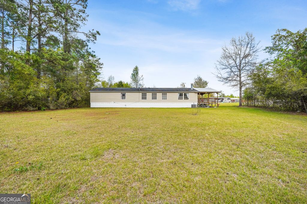 1298 Lee Road, Pembroke, GA 31321