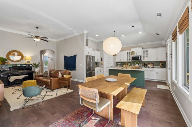 2720 Nottingham Dr, Columbia, TN 38401