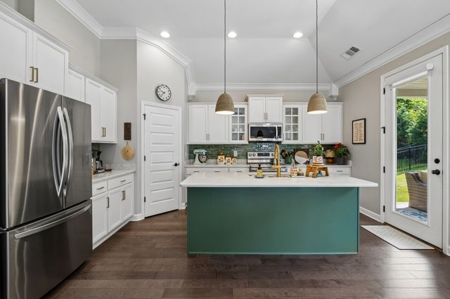 2720 Nottingham Dr, Columbia, TN 38401