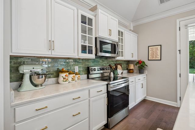 2720 Nottingham Dr, Columbia, TN 38401