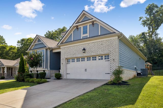 2720 Nottingham Dr, Columbia, TN 38401