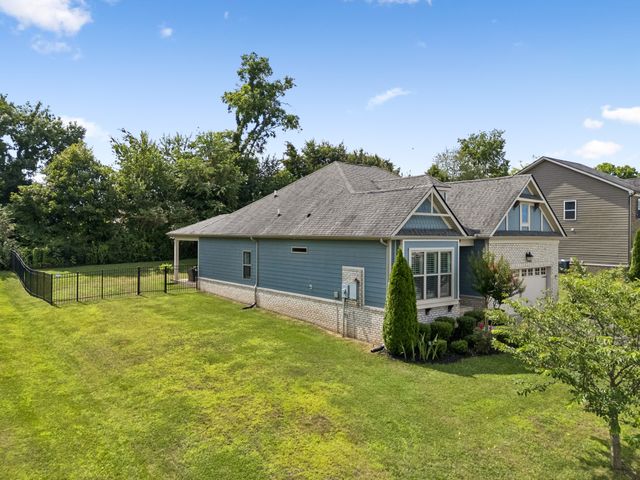 2720 Nottingham Dr, Columbia, TN 38401