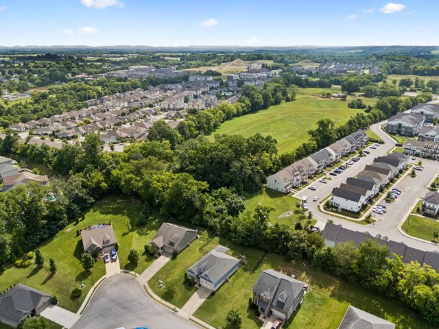 2720 Nottingham Dr, Columbia, TN 38401