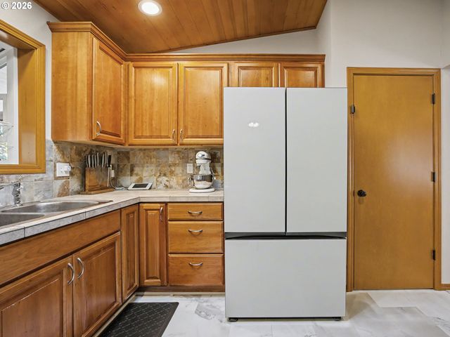 907 Sw HALSEY St, Troutdale, OR 97060